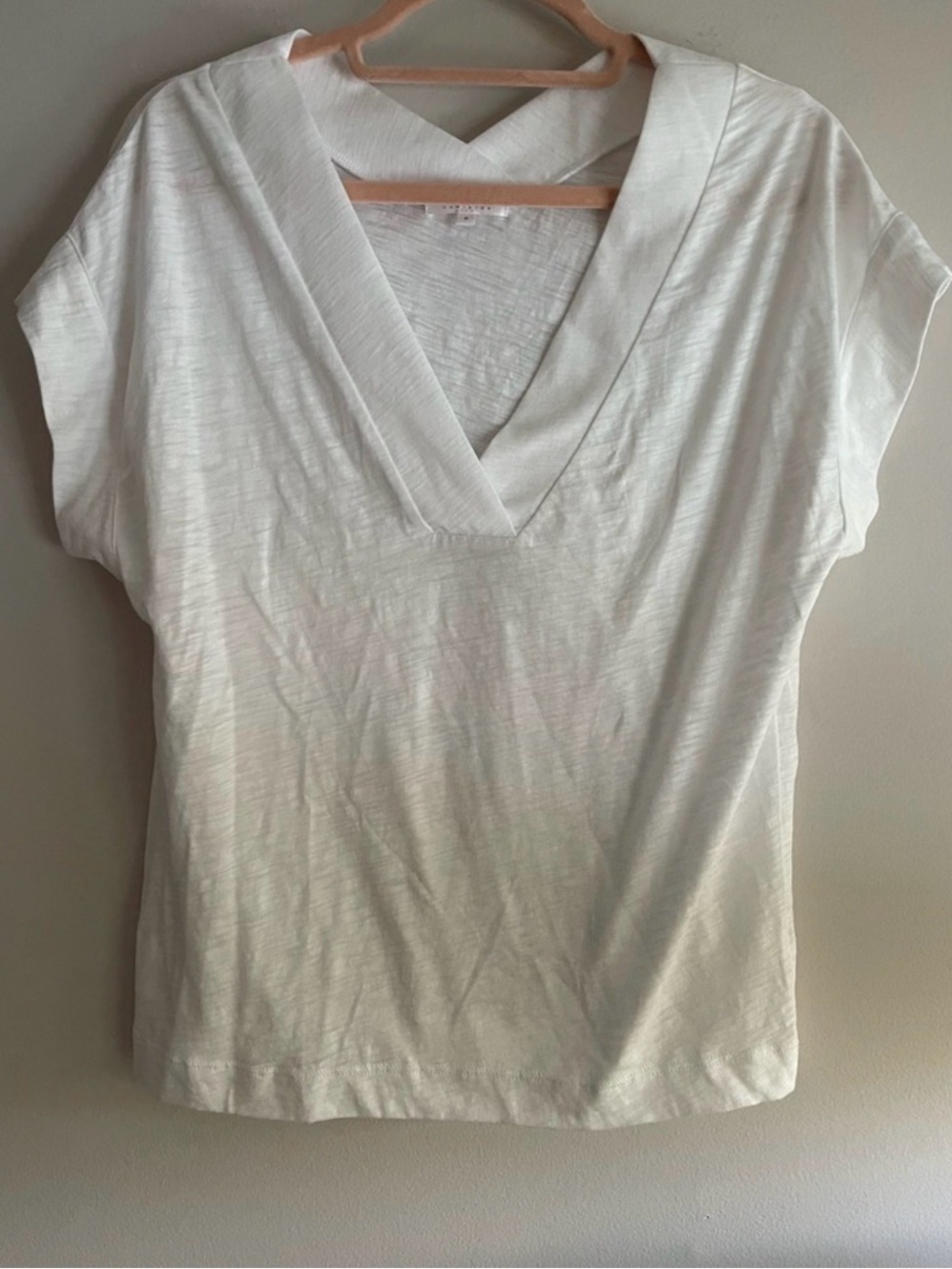 Goldie Tee Women’s White V-Neck Short Sleeve Top Size Small
